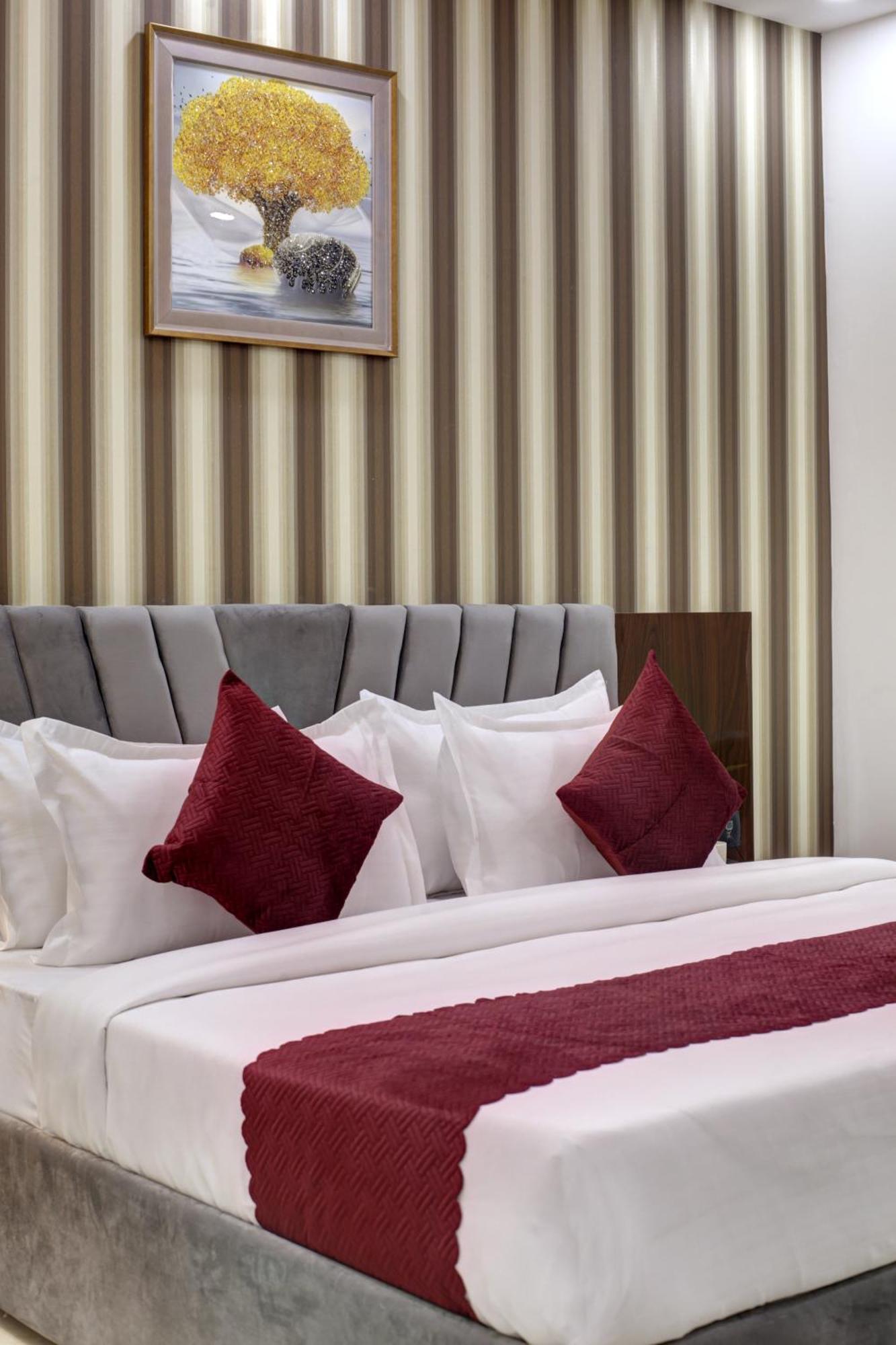 Limewood Stay - Millennium Huda City Center Gurgáon Exteriér fotografie