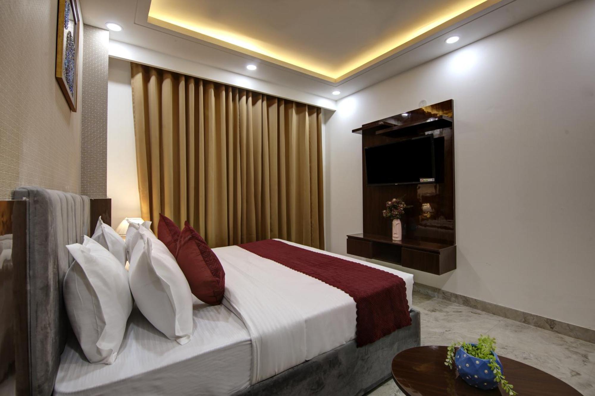 Limewood Stay - Millennium Huda City Center Gurgáon Exteriér fotografie