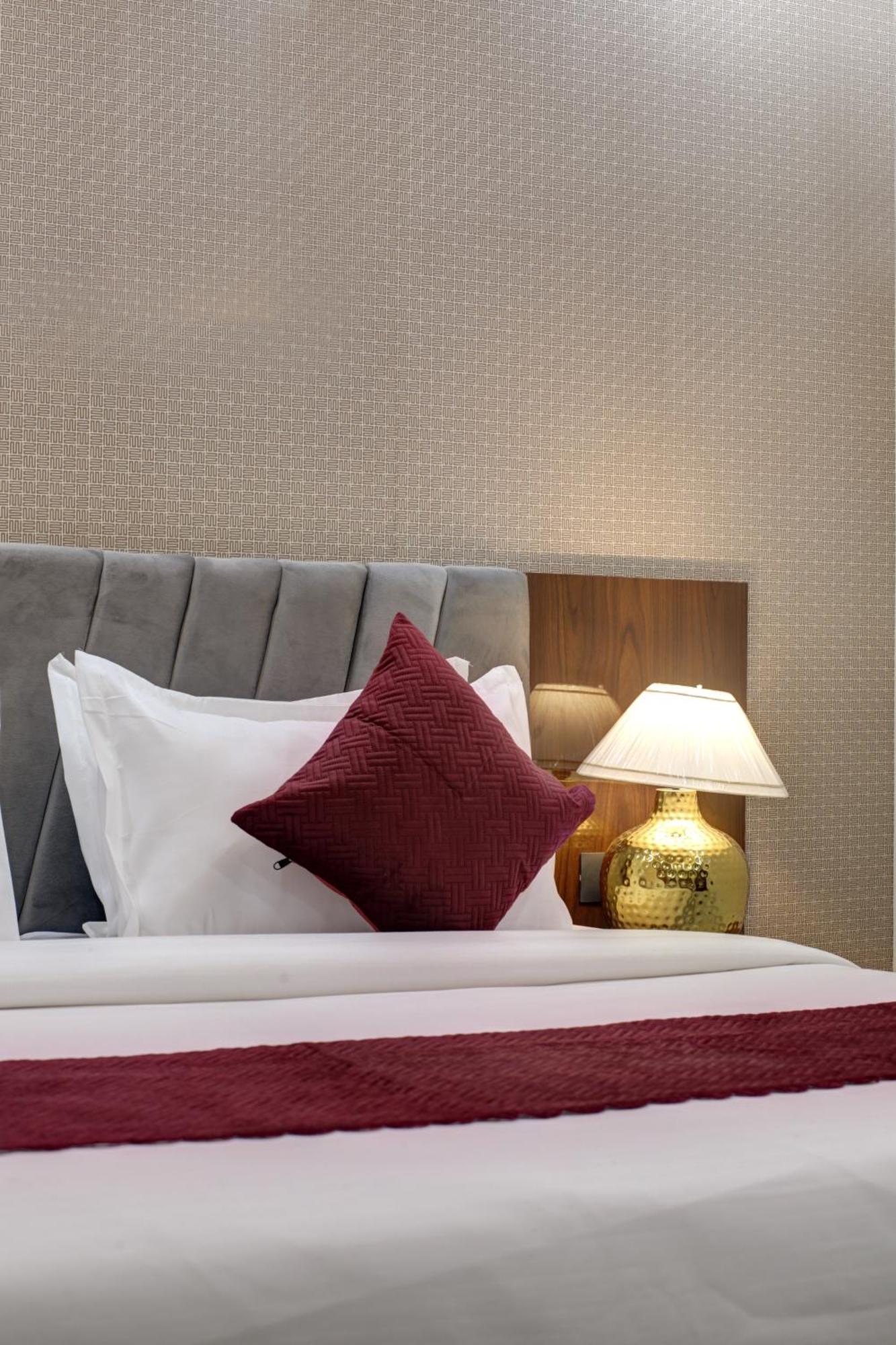 Limewood Stay - Millennium Huda City Center Gurgáon Exteriér fotografie